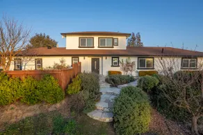 Wine Country Escape- Hot Tub, Vineyard Views & EV - Image 5