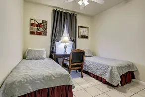 Safe, clean 2 bedroom ground floor suite in Chinatown. Walking distance to supermarkets and restaurants - Image 5