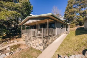 Blue Gum Cottage - Spacious 3BR + Lakeside Views - Image 4