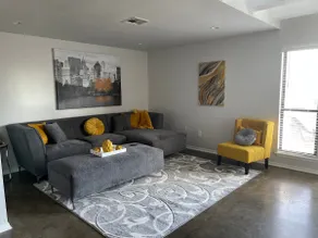 Nice 3 Level Midtown Condo w/Game Room Loft - Image 3