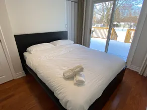 Cozy 3BR - Downtown in 30 mins, Near GO train - Image 2