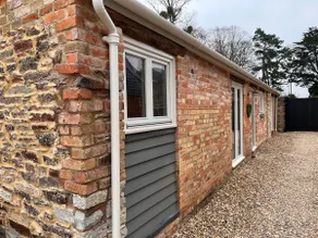 Luxurious Retreat with private parking - Image 2
