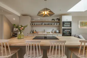 Stylish Luxury Cottage close to the Coast - Image 5