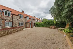 Stylish Luxury Cottage close to the Coast - Image 2