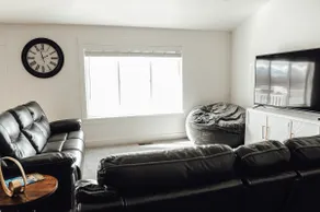 Sunny Providence Home - 3BD/2BA, Mtn Views, Deck - Image 3