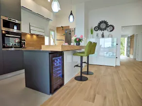 Luxury Sunrise Apartment with Jacuzzi & Sea View - Image 3