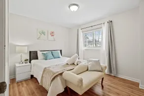 Charming 3 Beds/2 Baths Home- 2 miles to Lake Phalen - Image 3