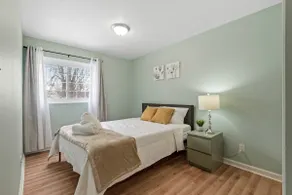 Charming 3 Beds/2 Baths Home- 2 miles to Lake Phalen - Image 4