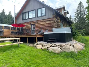 Chalet L'Écurie- Huge private lot of +100 acres - Image 3