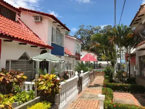 Comfortable house, good location with a pool - Image 2