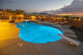 3400 SqFt House W/40Ft Heated Pool/Spa- Strip View - Image 2