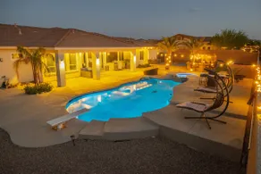 3400 SqFt House W/40Ft Heated Pool/Spa- Strip View - Image 3