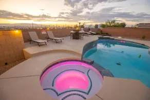 3400 SqFt House W/40Ft Heated Pool/Spa- Strip View - Image 4