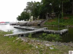 Castles Dockside Retreat - Image 4