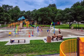 5-Star! Lake & Park Views, Family friendly - Image 3