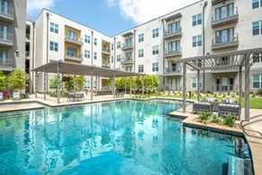 Save Big! Modern Stay by Trails, Food & Shopping - Image 4