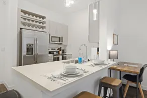 Save Big! Modern Stay by Trails, Food & Shopping - Image 5