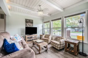 Family/Pet Friendly 3 bed cottage - Crystal Lake - Image 2
