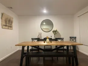 Cheerful 4-Bedroom Home in the City of Orange. - Image 4