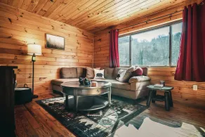 Cozy Mountain Escape with Private Hot Tub - Image 5
