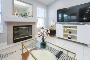 White House: Modern 5BR w Shimmering Pool & Spa - Image 3