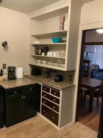 Cute 2 bedroom bungalow near town square - Image 4