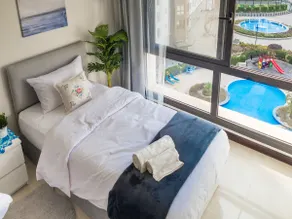 Adorable Sunny Apartment with Free Pool and Mall Access - Image 5