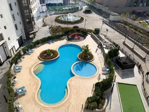 Adorable Sunny Apartment with Free Pool and Mall Access - Image 4