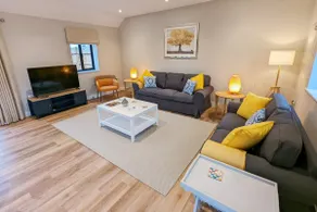Bluebell - Modern country retreat to sleep 6 - Image 2