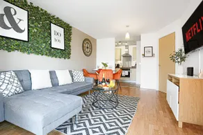 Stylish Apartment • City Centre • Balcony • Free Parking • Self-Check-In • Yoko Property - Image 4