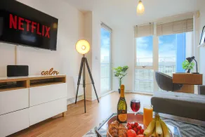 Stylish Apartment • City Centre • Balcony • Free Parking • Self-Check-In • Yoko Property - Image 3