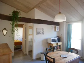 Townhouse with a quiet garden - Image 4