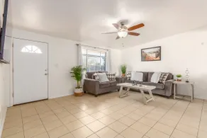 4 BR Home in the heart of Phoenix (Next to GCU) - Image 2