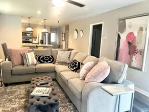 Designer Touches Close to downtown - Image 2