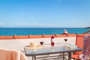 Beachfront Panoramic Loft - Image 3