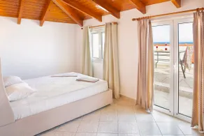 Beachfront Panoramic Loft - Image 4