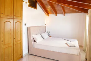 Beachfront Panoramic Loft - Image 5
