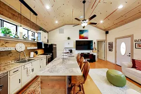 Stylish Zen Cottage at KC Memory Lane - Image 4
