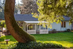 Pineview Near Hospital, PDX Airport & Shops - Image 3
