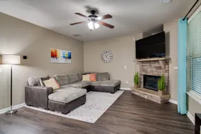 King Bed in Master | Fast WIFI | TVs in 4 BR - Image 5