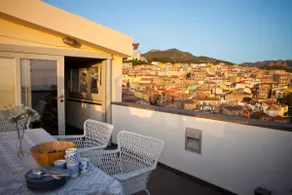 Elegant home with amazing views - Image 3