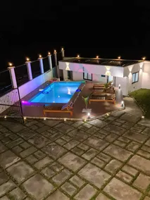 Lovely place with pool - Image 2