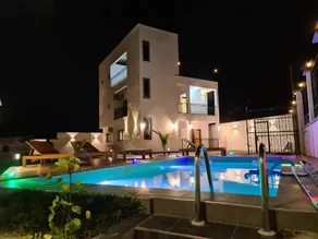 Lovely place with pool - Image 5