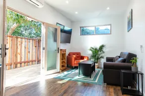 Cozy Casa. 1 mile from the beach/downtown. - Image 2