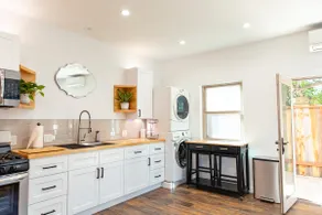 Cozy Casa. 1 mile from the beach/downtown. - Image 4