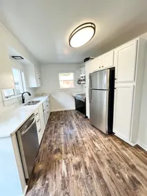 Creekside Townhouse! Downtown Frederick Patrick St - Image 2