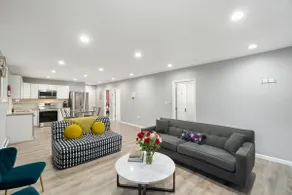 Admiral, 6 BR, Sleep 16 in Providence with parking - Image 5