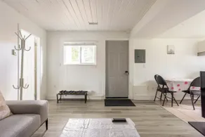 Quiet 1 Bed 1 Living Gig Wifi/AC/Parking/Near YVR - Image 5