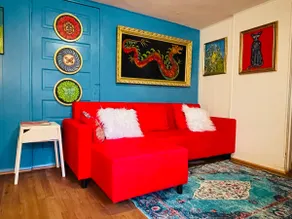 Art lovers dream! Spacious private 2 BR apartment. - Image 5