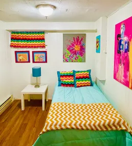 Art lovers dream! Spacious private 2 BR apartment. - Image 4